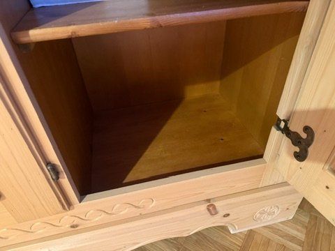 Voglauer Armadi: 1 Stk. Voglauer Kleiderschränke – Usato da Einsiedeln venduto da Wrj 4
