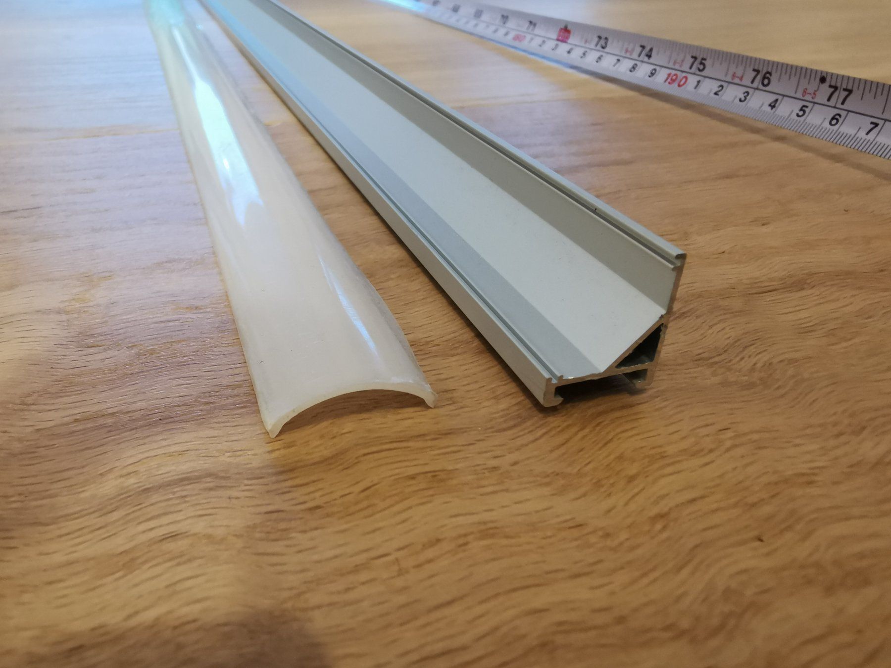 Duftöldiffusoren: LED Eckprofile (8 x 2 Meter) inkl. Diffuser – Neu und originalverpackt aus Wittenbach von