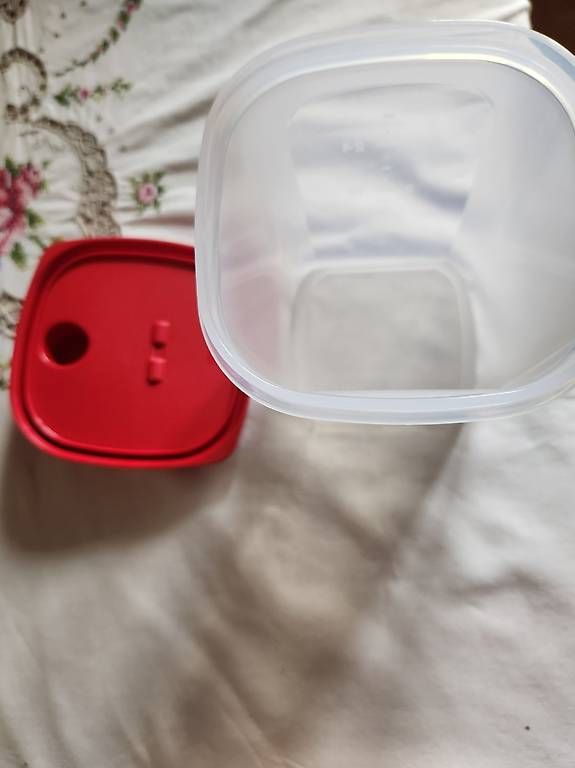 Tupperware Behälter & Ähnliches: Tupperware Slim Krug 1l Rot – Gebraucht aus Gstaad von Meiel2020 2
