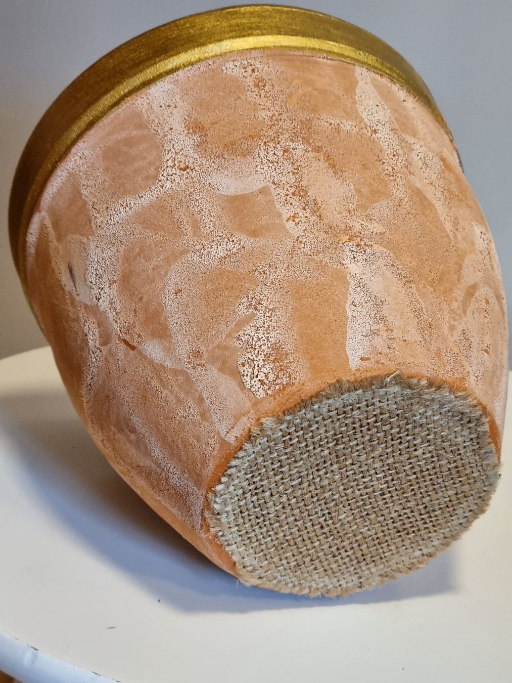 Blumentöpfe: 2x Terracotta Übertopf Shabby Chic Goldrand – Gebraucht aus Scharnachtal von devin03 1