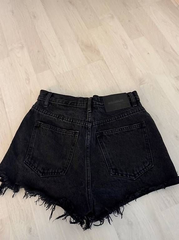 Pull&Bear Jeans: Schwarze Pull&Bear Shorts, Grösse 36 – Gebraucht aus Brüttisellen von Ariana-24 1