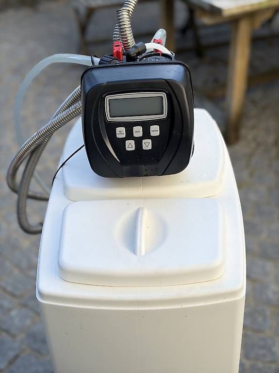 Sanitari: Wasser Enthärtungsanlage Swisskalk – Usato da Zug venduto da Riedi2 1