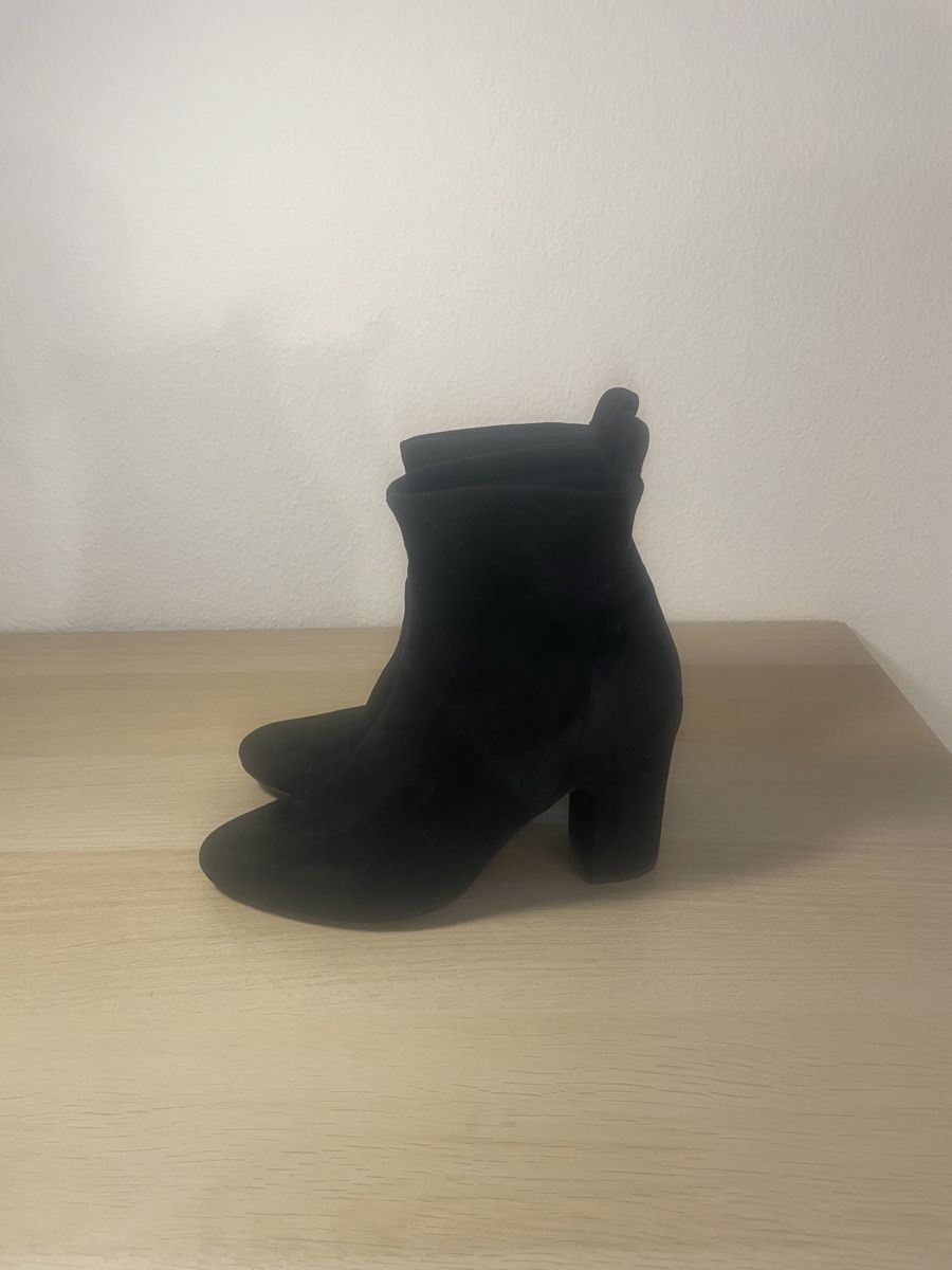 Damenschuhe: Schwarzer Wildleder-Stiefel, Größe 37 – Gebraucht aus Schlieren von tam_6fl5 1