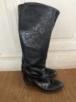 Schwarze Lederstiefel mit tollem Muster, Grösse 38/39
