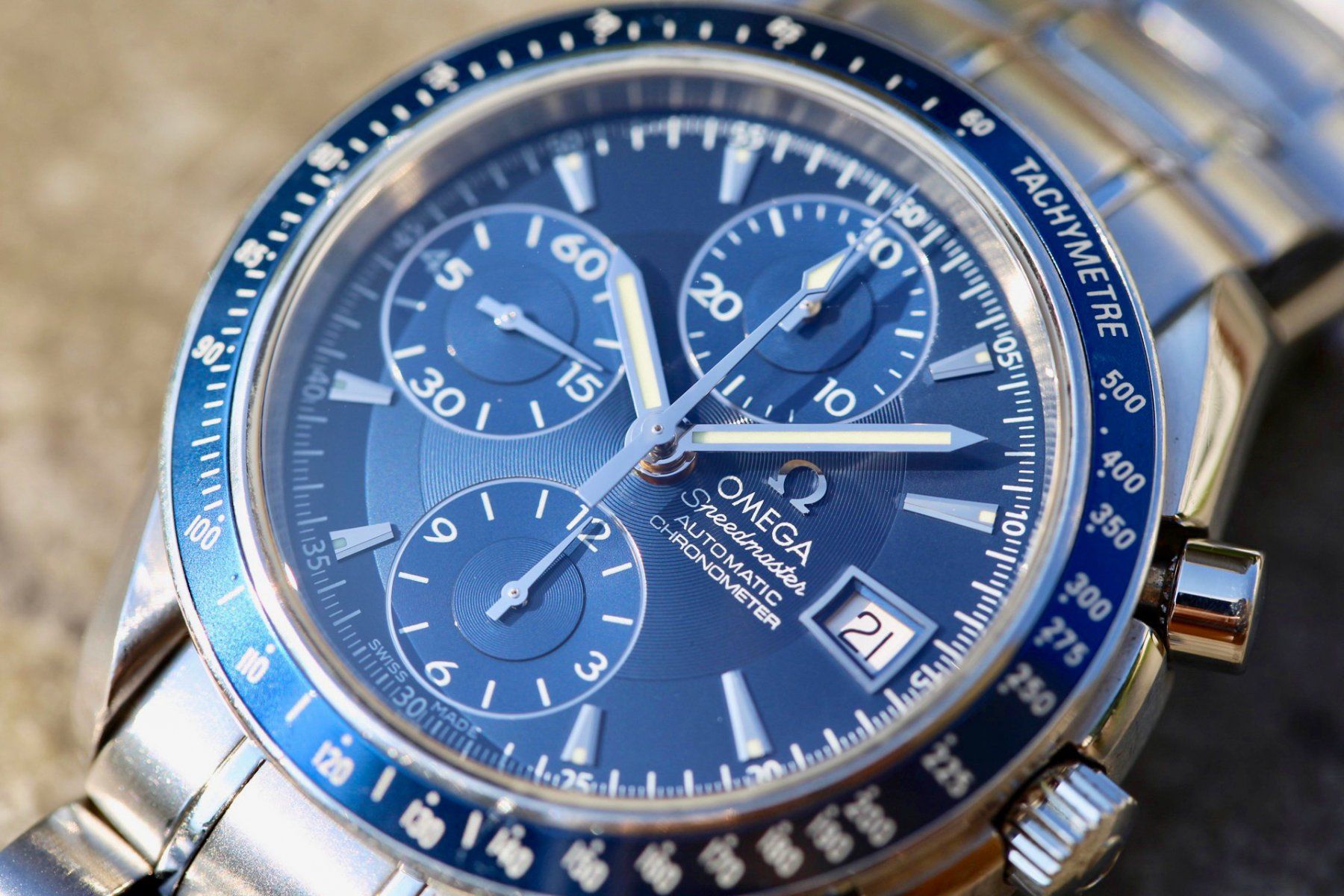 Omega Montres: Omega Speedmaster Bleu – D'occasion à Genève par Hiakoo