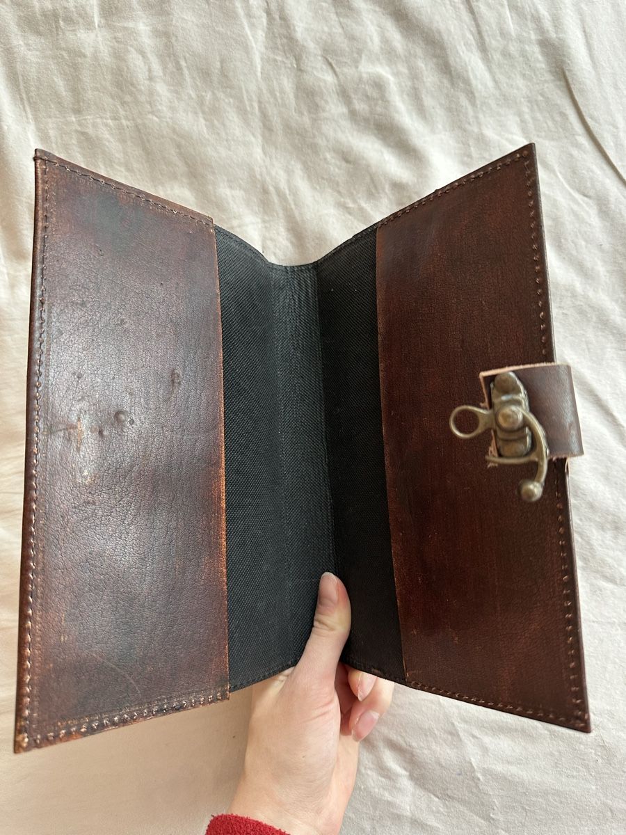Valigie & Borse: Leder Einband für Notizbuch ect. – Nuovo (secondo la descrizione) da Möriken AG venduto da .Kolibri. 1