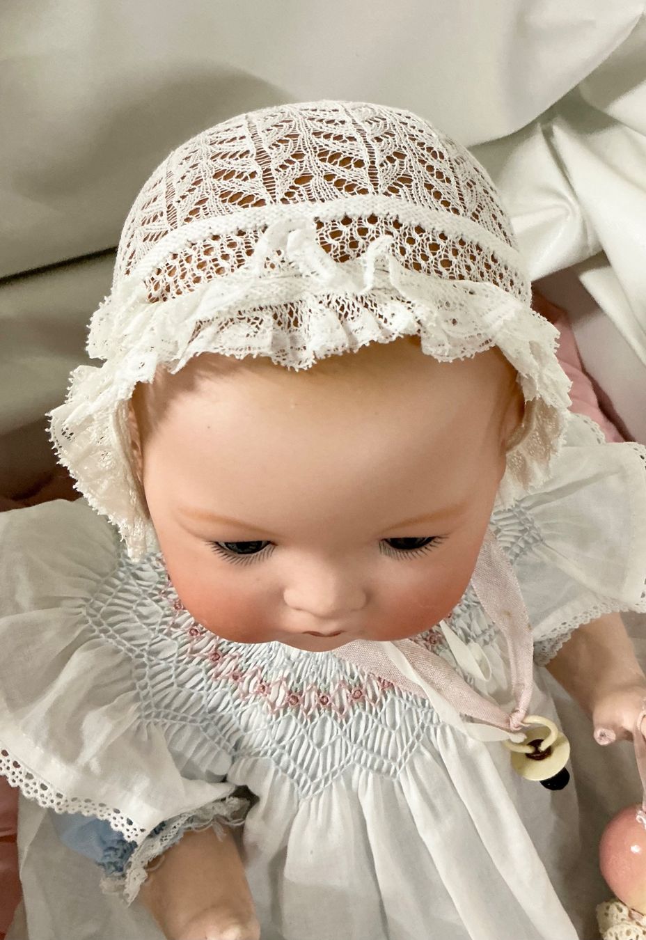 Bambole: SEHR ALTES FILIGRANES HÄUBCHEN HANDGESTRICKT – Usato da Zell LU venduto da Silvermemory 1