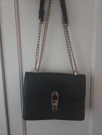 Schwarze Handtasche 