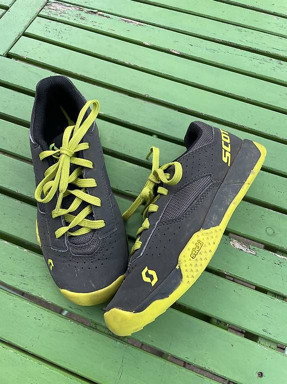 Chaussures hommes: Bikeschuhe Gr. 34 – D'occasion à Lenk im Simmental par antoniawanda 1