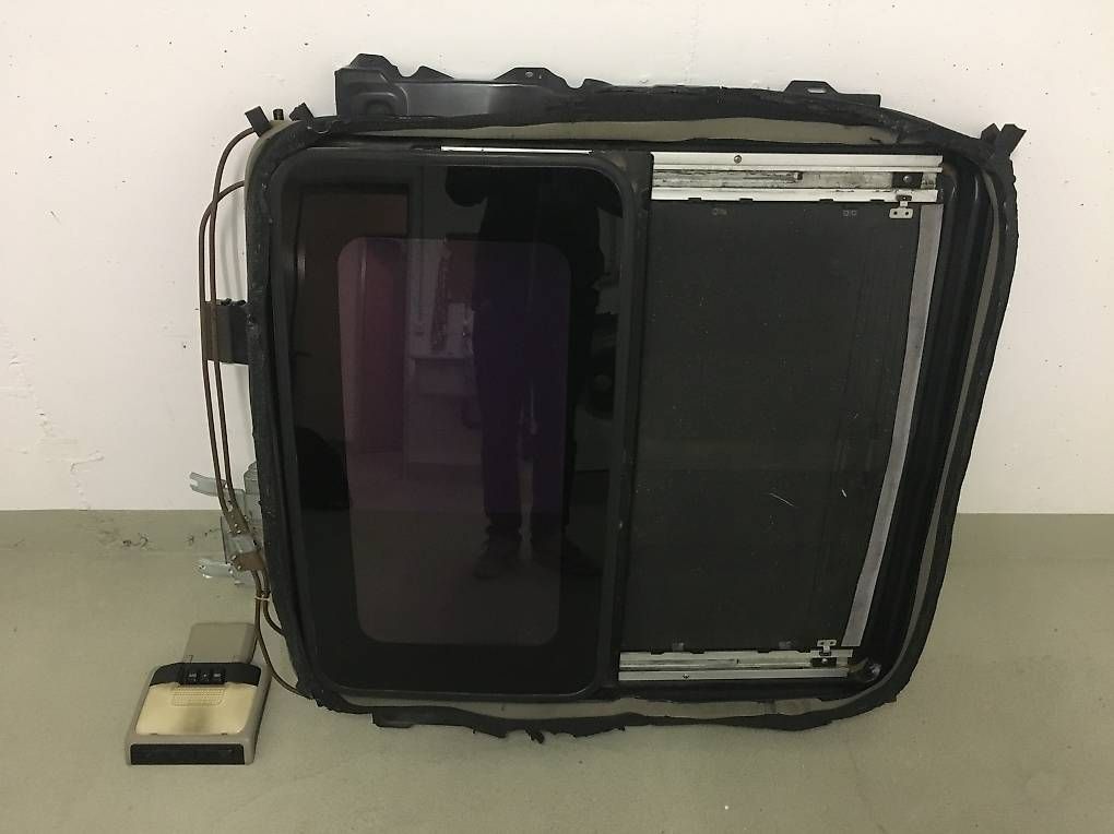 Tutti pezzi di ricambio auto: OEM Mitsubishi Colt CA0/CAO Dachfenster-Set – Usato da Gipf-Oberfrick venduto da CNe