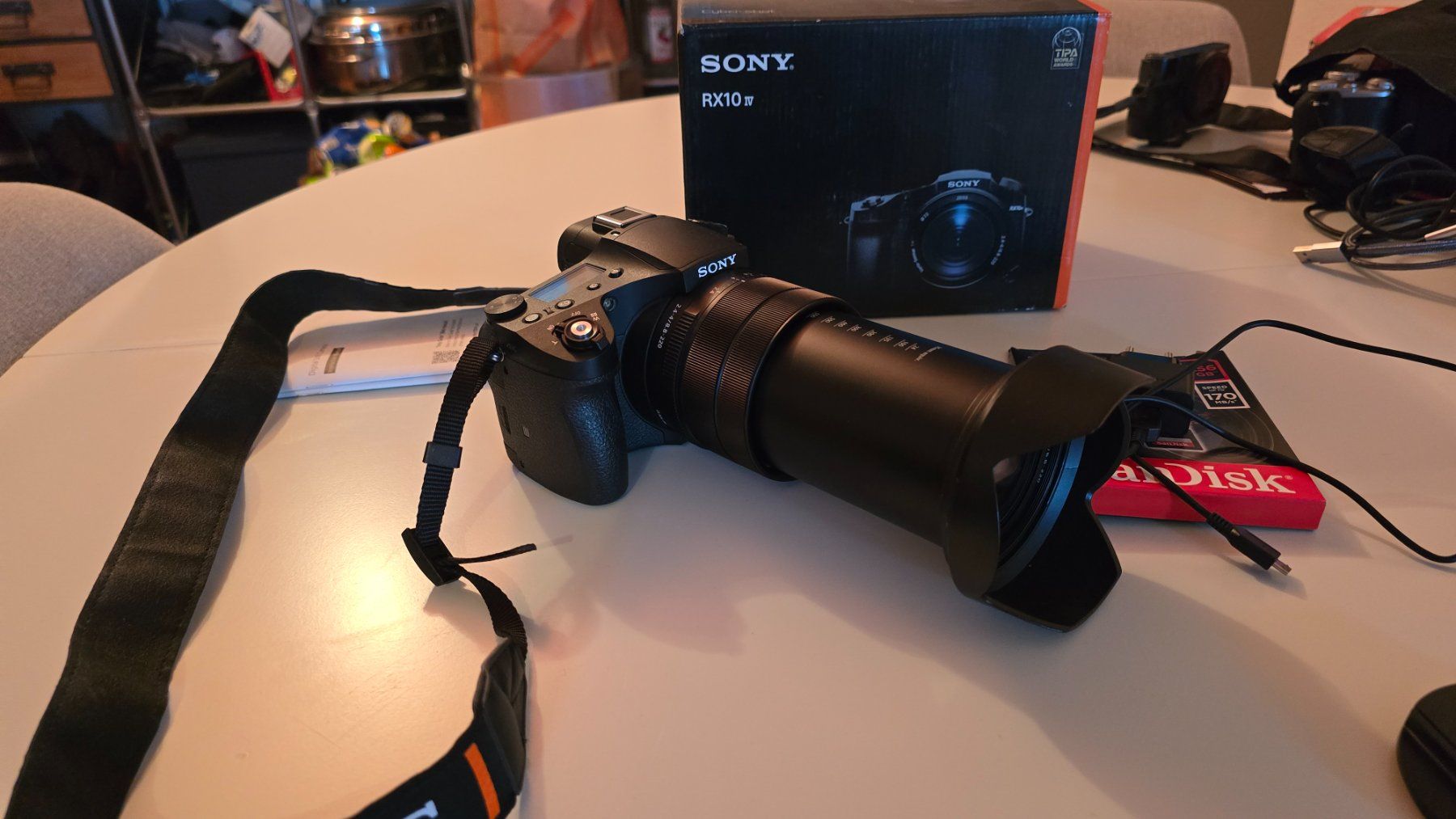 Sony Fotocamera: Sony RX10 IV (MK4) – Usato da Baden venduto da layback 1