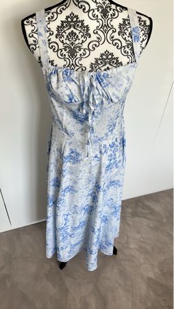 Kleid Blumenmuster blau weiss Grösse S
