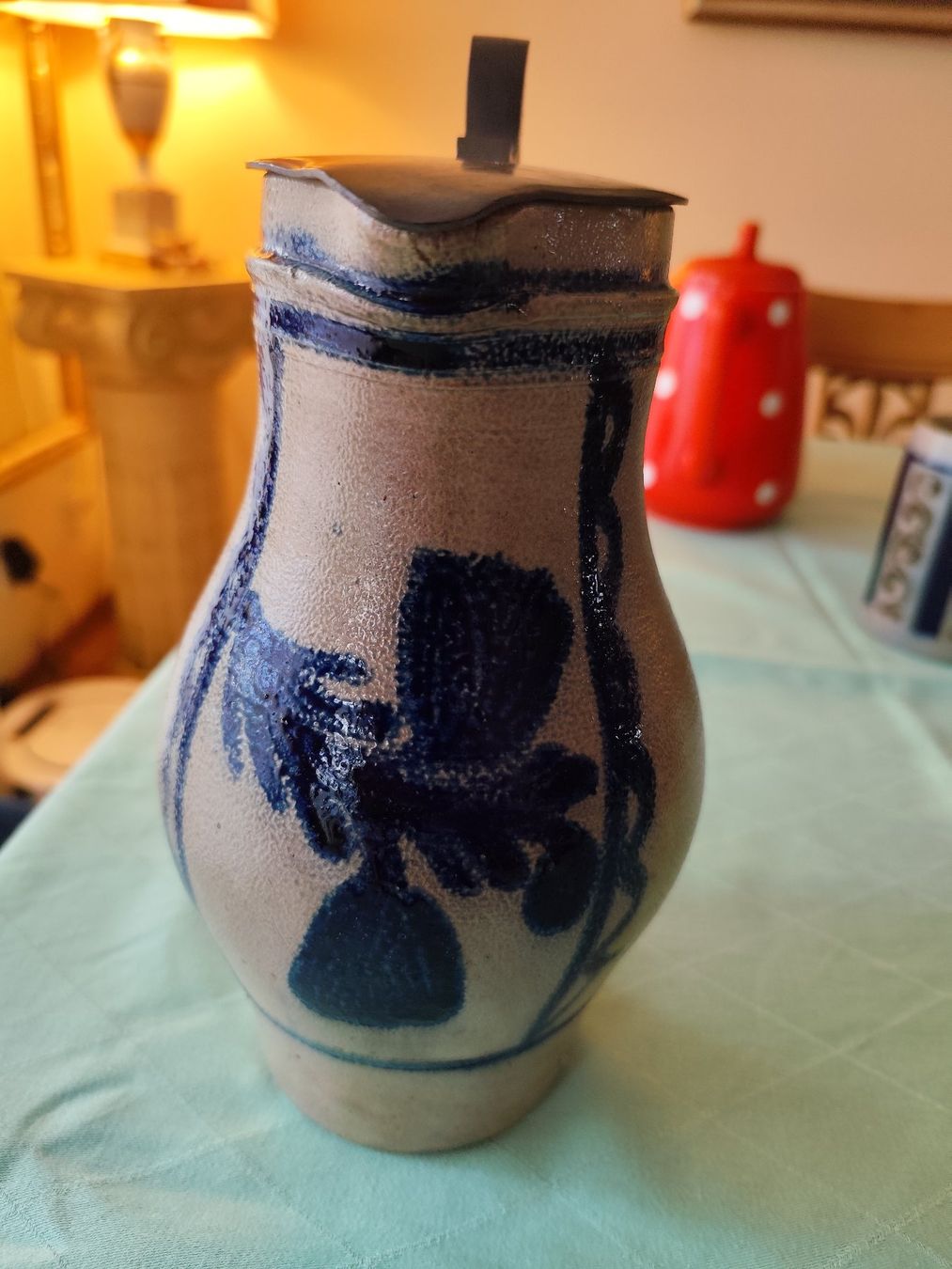 Caraffe: Steingut Krug mit Deckel handbemalt blau alt – Usato da Steinhausen venduto da Heinz