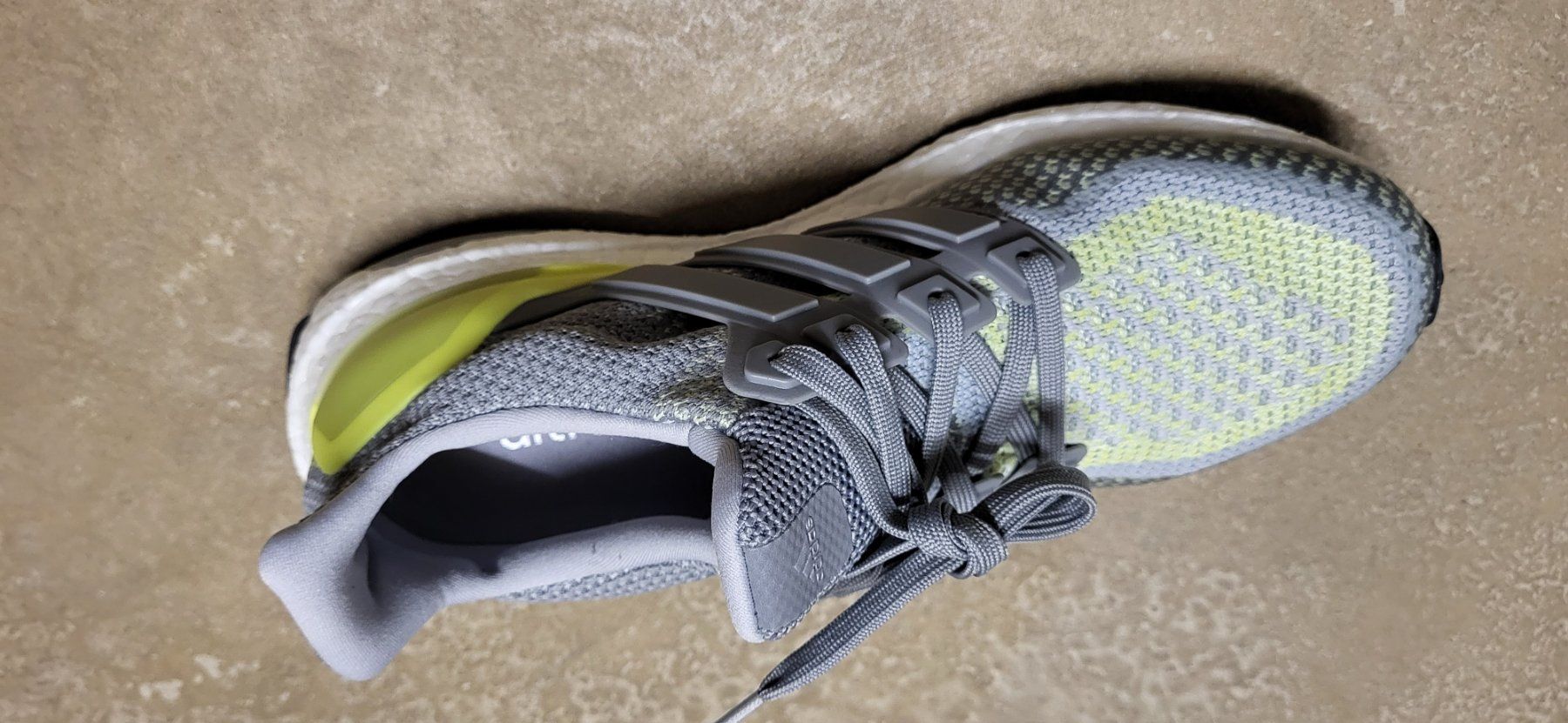 Scarpe da uomo: adidas Ultra Boost Grise Vert – Nuovo e nell'imballaggio originale da Chêne-Bourg venduto da ondazul 1