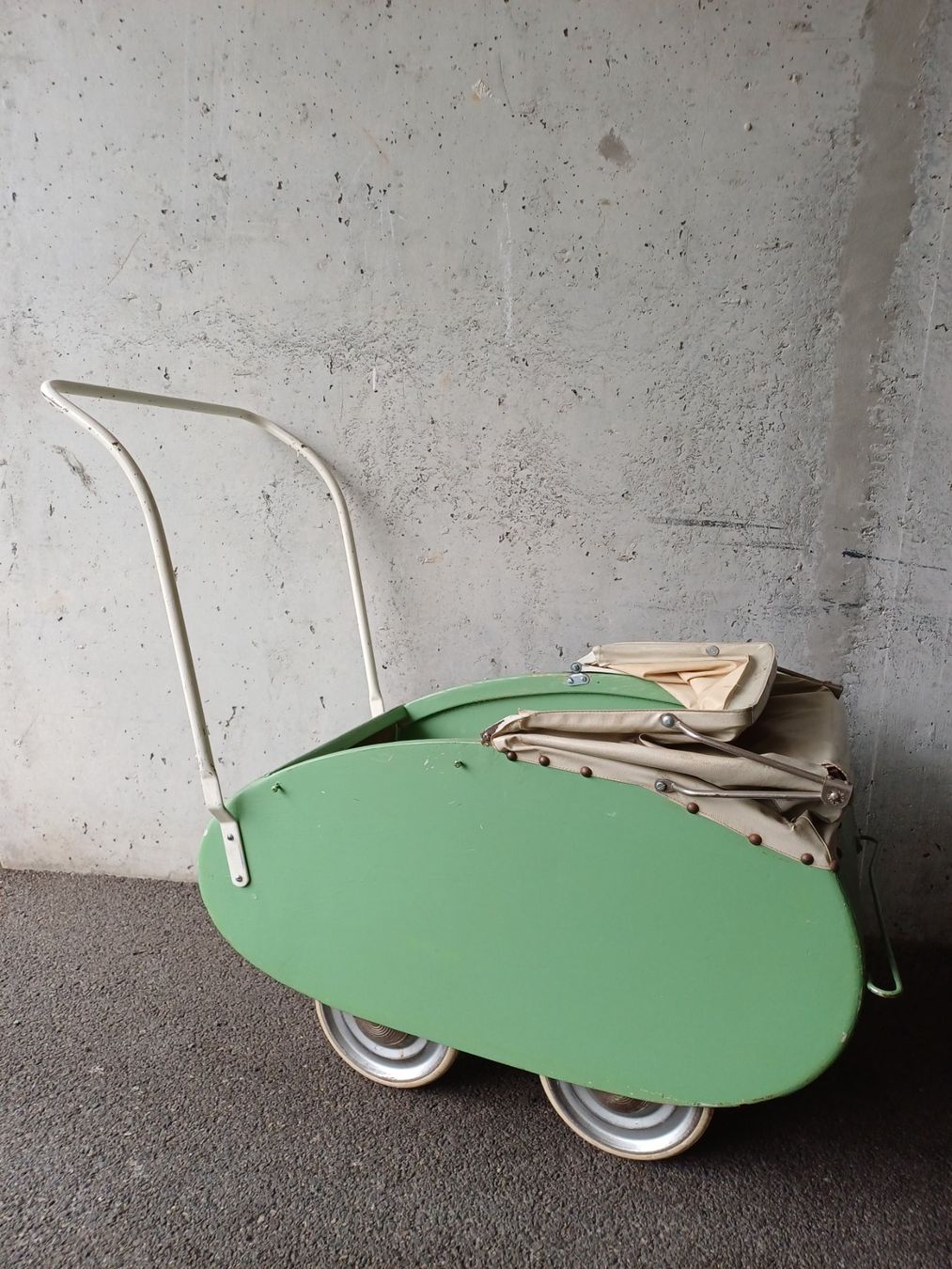 Carrozzine per bambole: Nostalgischer Kinderwagen, Vintage – Usato da Luzern venduto da Verena19510 1