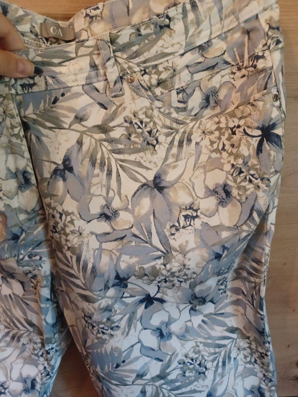 C&A Pantaloni: Damen Hose gemustert C&A Grösse 50  – Usato da Boswil venduto da Joli2222 1