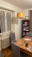 Lampada ad arco con paralume giallo (mix&match Tong lll)