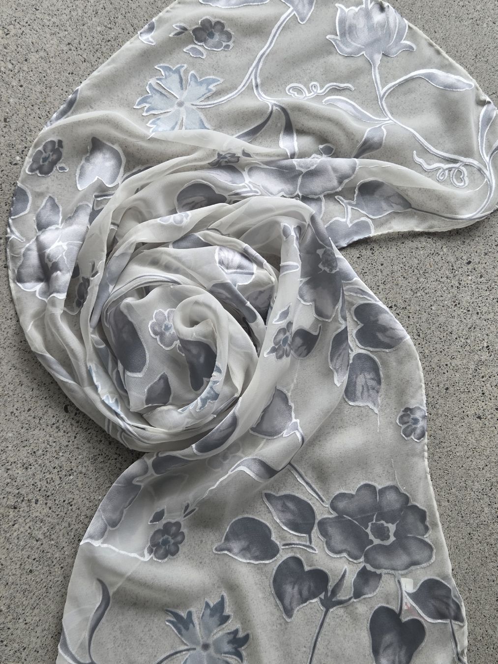 Foulards, Tücher & Schals: Seidenschal 38 x 150 cm, – Neu und originalverpackt aus Frauenfeld von Schenken-mit-Herz