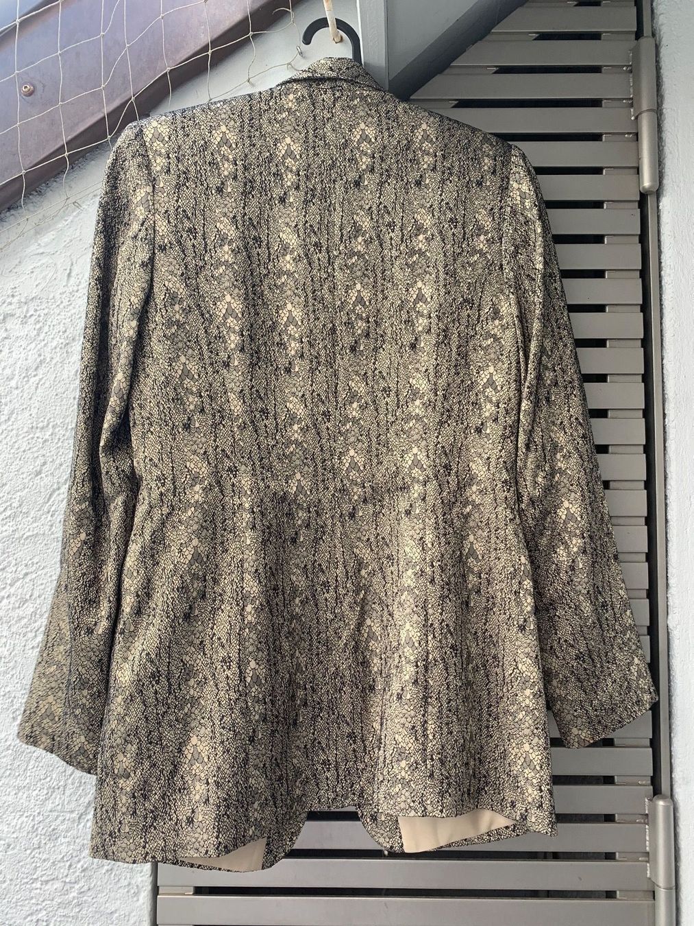 Giacche: 🐍 Blazer effet python / serpent – Taille 34/36 – Usato da Lausanne venduto da milou201619 1