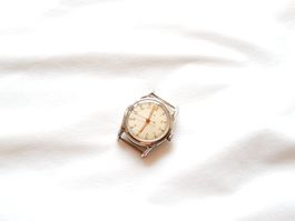 Ancienne petite montre mécanique 