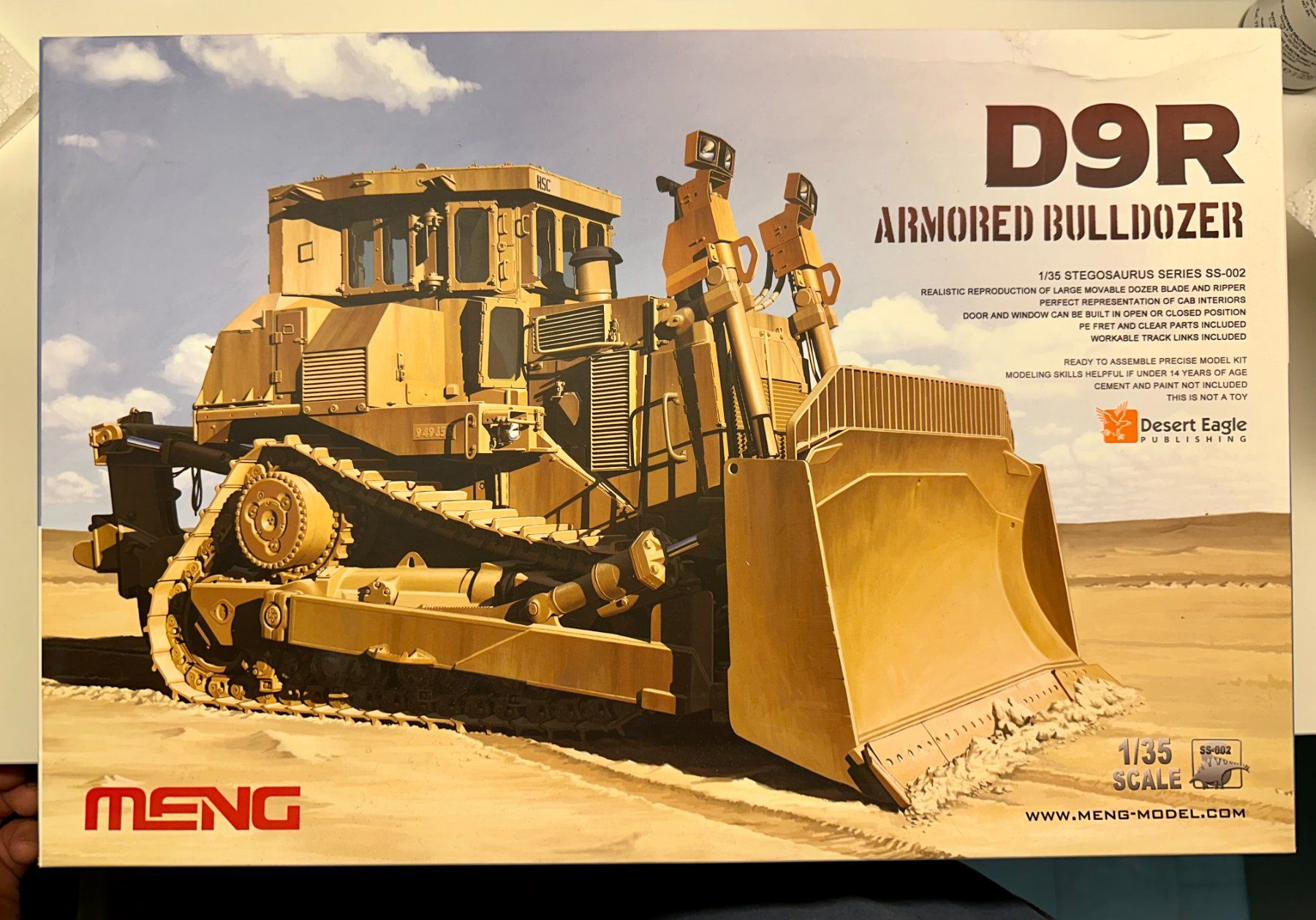 Kit di modellismo & Modellini statici: D9R Armored Bulldozer – Nuovo e nell'imballaggio originale da Lenk im Simmental venduto da AFM-Modellbau