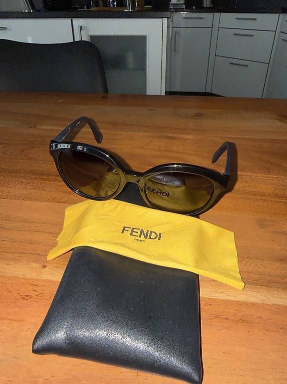 Fendi Occhiali & Lenti: Lunette de soleil Fendi – Usato da Collombey venduto da por_s5dt 1