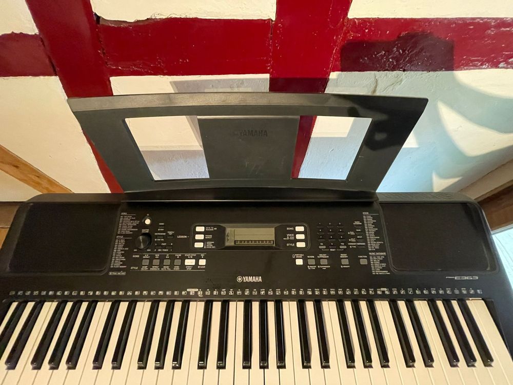 Keyboard Yamaha e363 + Gestell Kaufen auf Ricardo