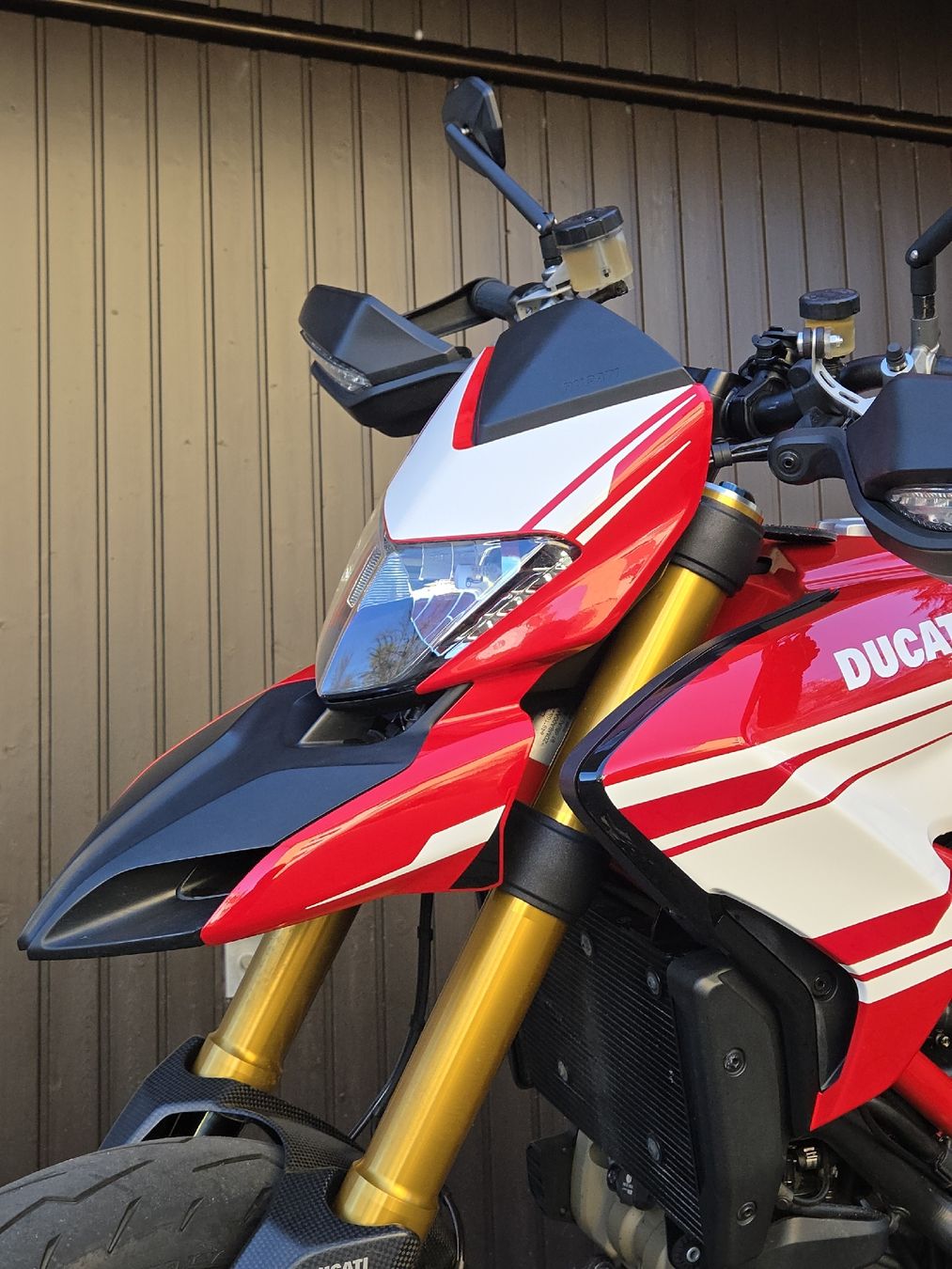 Ducati Strasse: Ducati Hypermotard 939 SP – Gebraucht aus Horgen von corvomotorsports 3