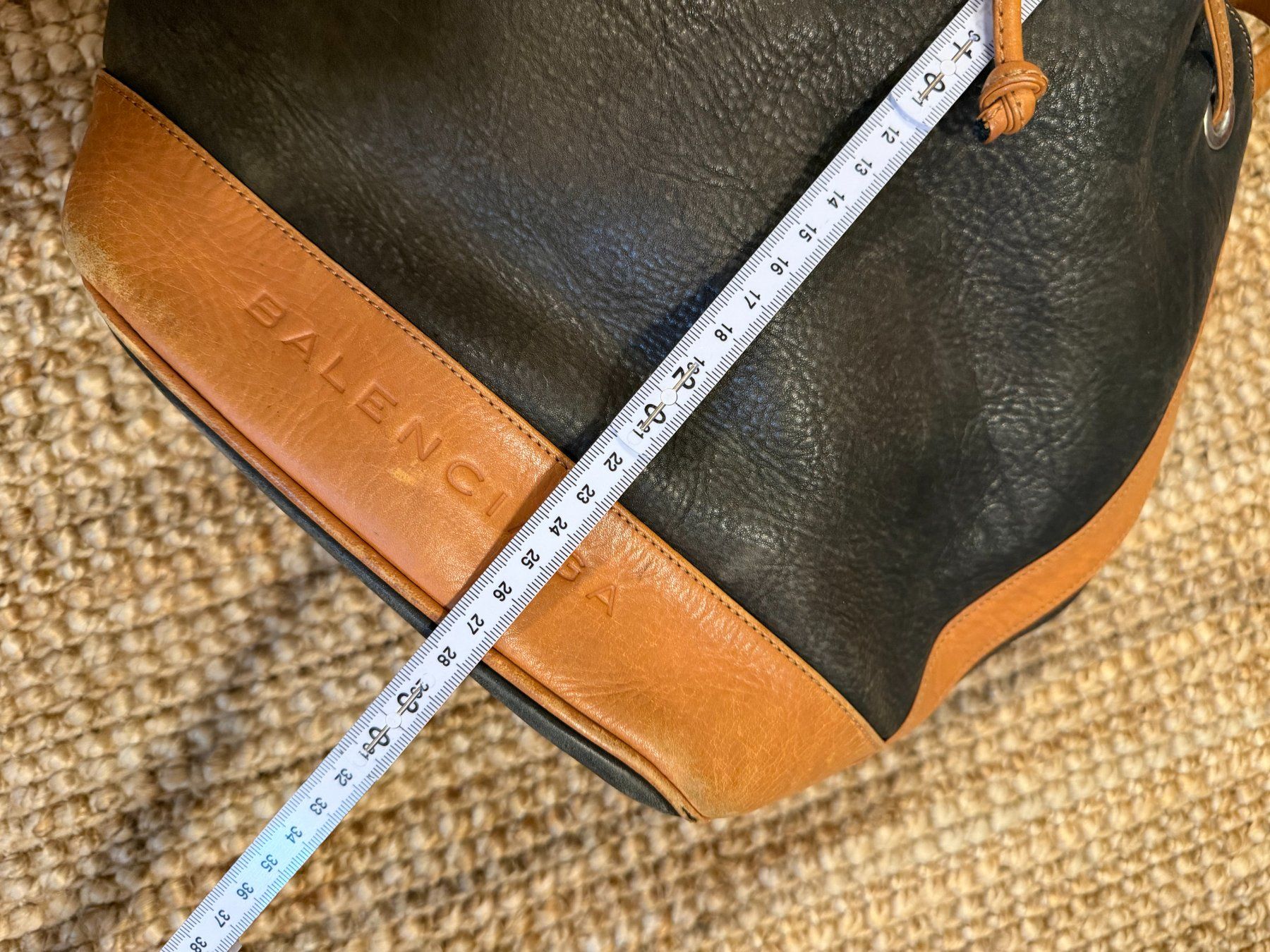 Balenciaga Sacs femmes: Vintage Balenciaga Bucket Bag – D'occasion à Arosa par MissGipsy 4