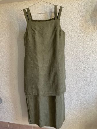 Sommerliches Leinenkleid in Olivgrün