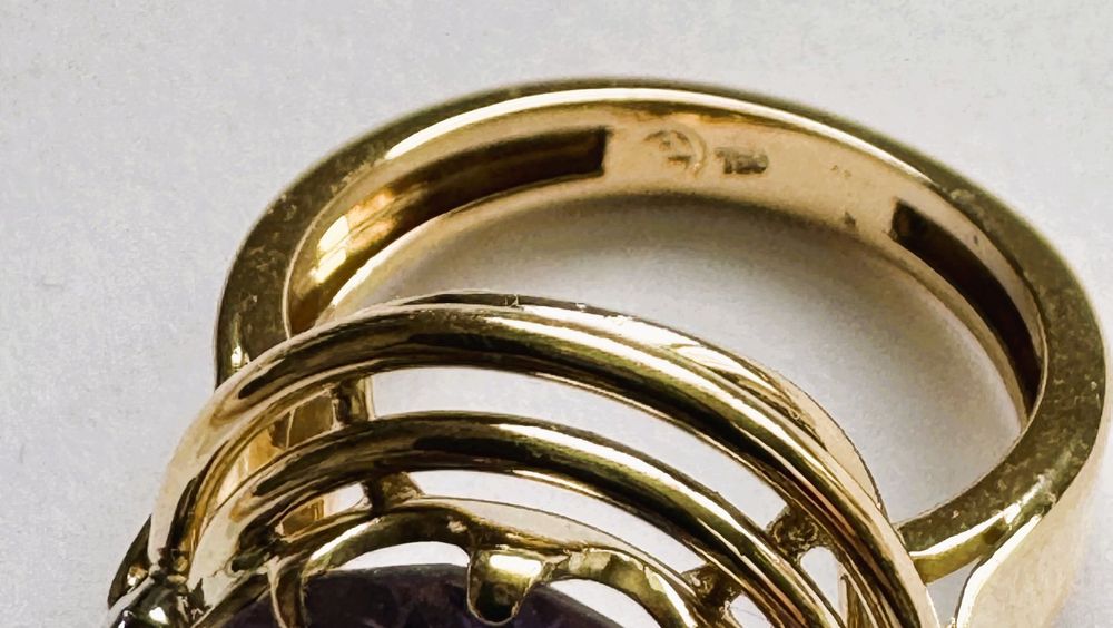 Goldring 18Karat mit Amethyst und 2 Brillanten 5