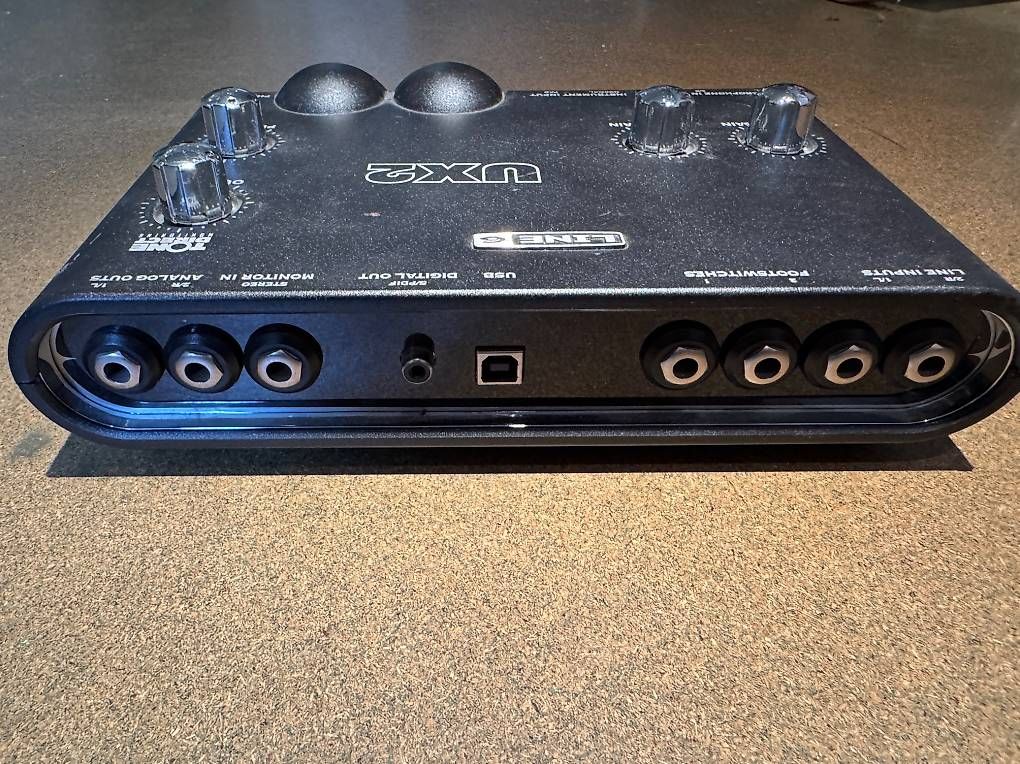 Attrezzatura per studi di registrazione: Line 6 UX2 USB Audio Interface inkl. USB-Kabel – Usato da Gelterkinden venduto da Fushiin 2
