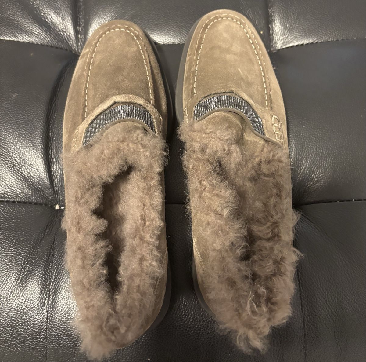 Brunello Cucinelli Scarpe da donna: Brunello Cucinelli "Fluffy Cozy" Brown Loafers – Usato da Chur venduto da Cuteclothes7k 2