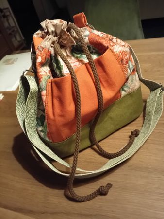 Umhängetasche/Beutel mit Blumenmuster orange grün neuwertig