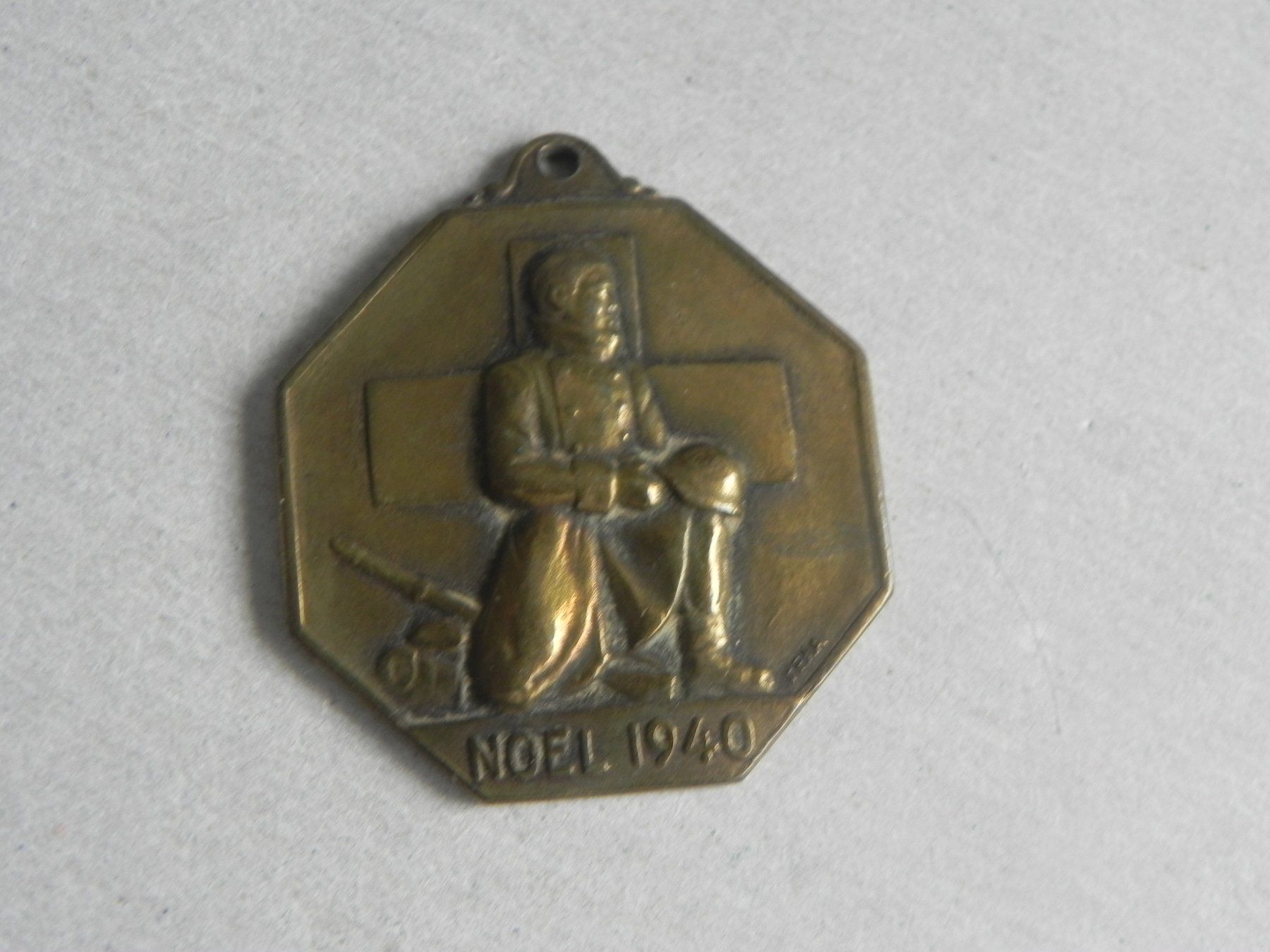 Medaillen: Medaille Schweiz Militär Noel 1940 CP.PC.OB.Camp.44 – Gebraucht aus Siebnen von krimsie