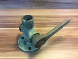 Grosser gebrauchter Absperr Hahn mit Flansch