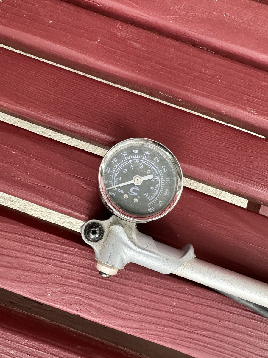 Pompe: Cannondale Dämpferpumpe mit Manometer gebraucht silber – Usato da Bremgarten AG venduto da Vin_t55b 1