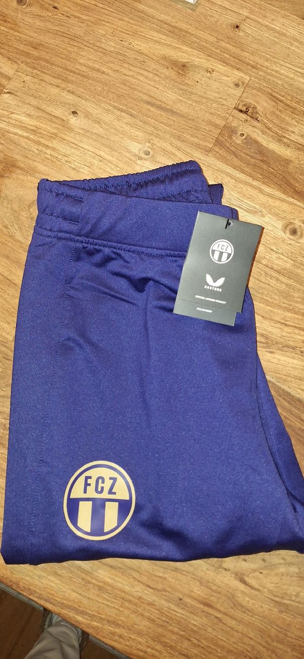 Pantaloni: FCZ Trainingshose, neu, Grösse S – Nuovo e nell'imballaggio originale da Zürich venduto da Sibili