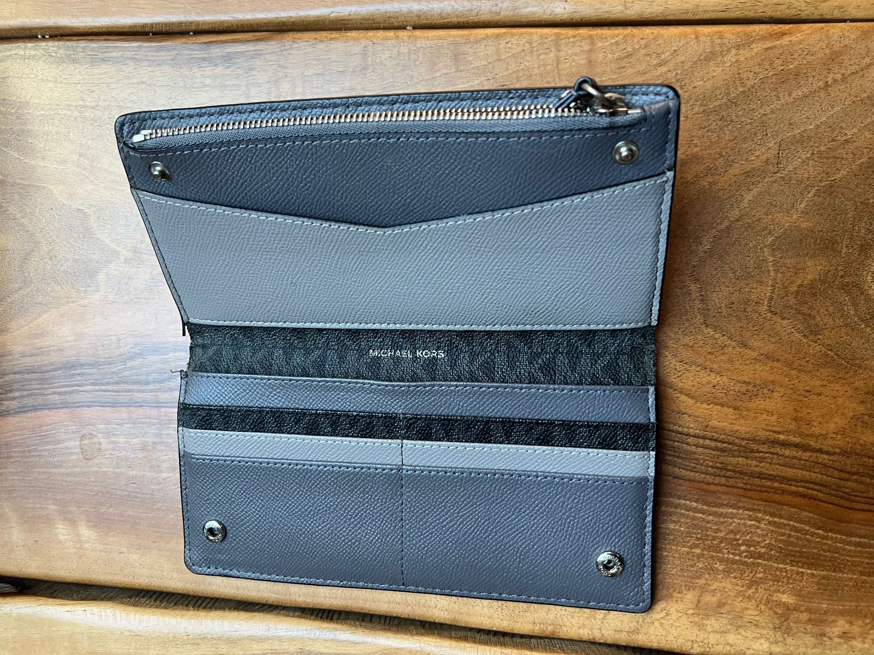 Michael Kors Portafogli: MIchael Kors - Porte monnaie – Usato da Athenaz (Avusy) venduto da Drine1971 1