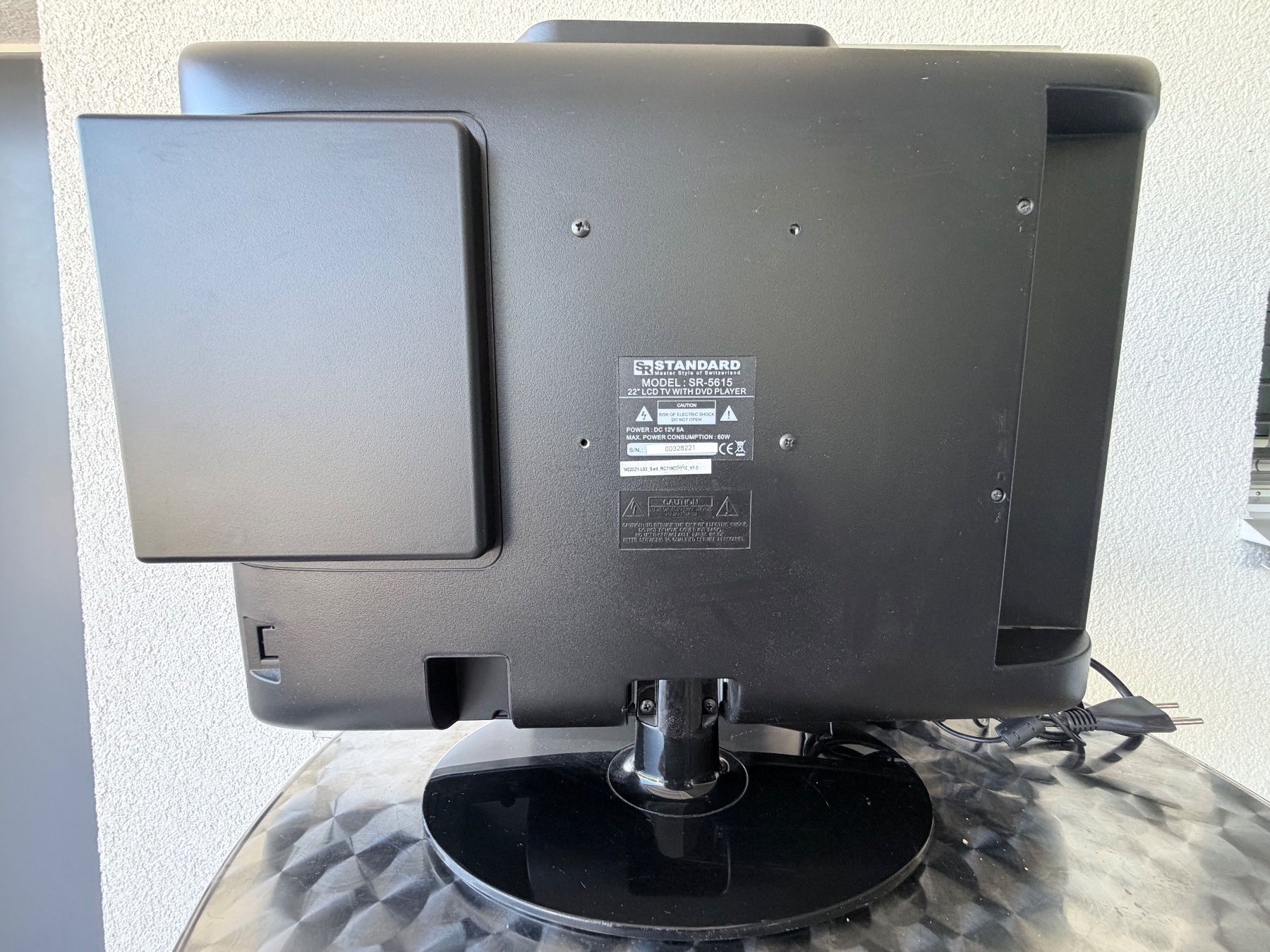 Televisori: TV LCD 22" mit  integriertem DVD Player – Difettoso da Bäretswil venduto da Virgen 4