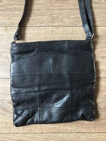 Sac à bandoulière en cuir noir - Élégant et pratique!