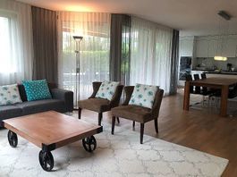 Clubtisch / Couchtisch aus massivem Holz