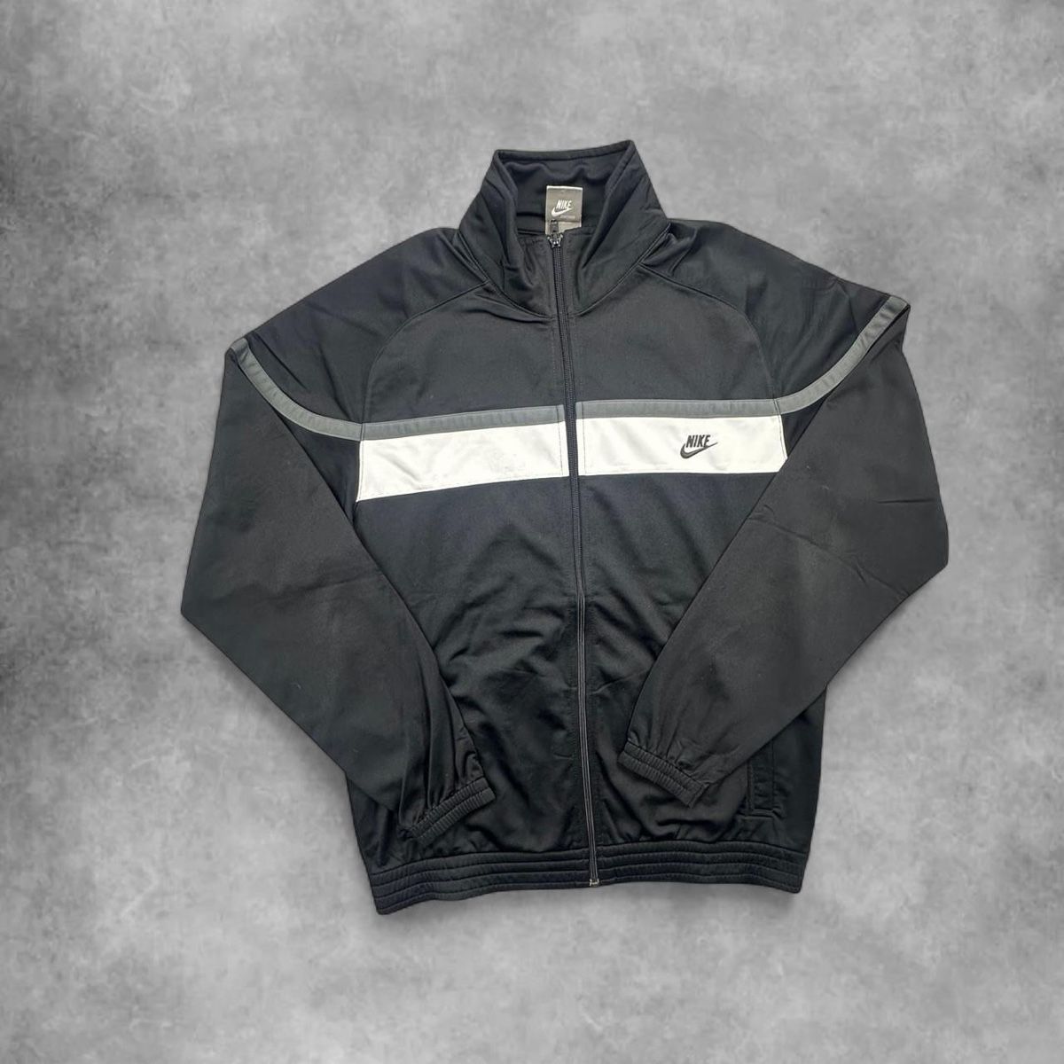 Nike Vestes: Nike black jacket – D'occasion à Erlinsbach SO par TogaResell