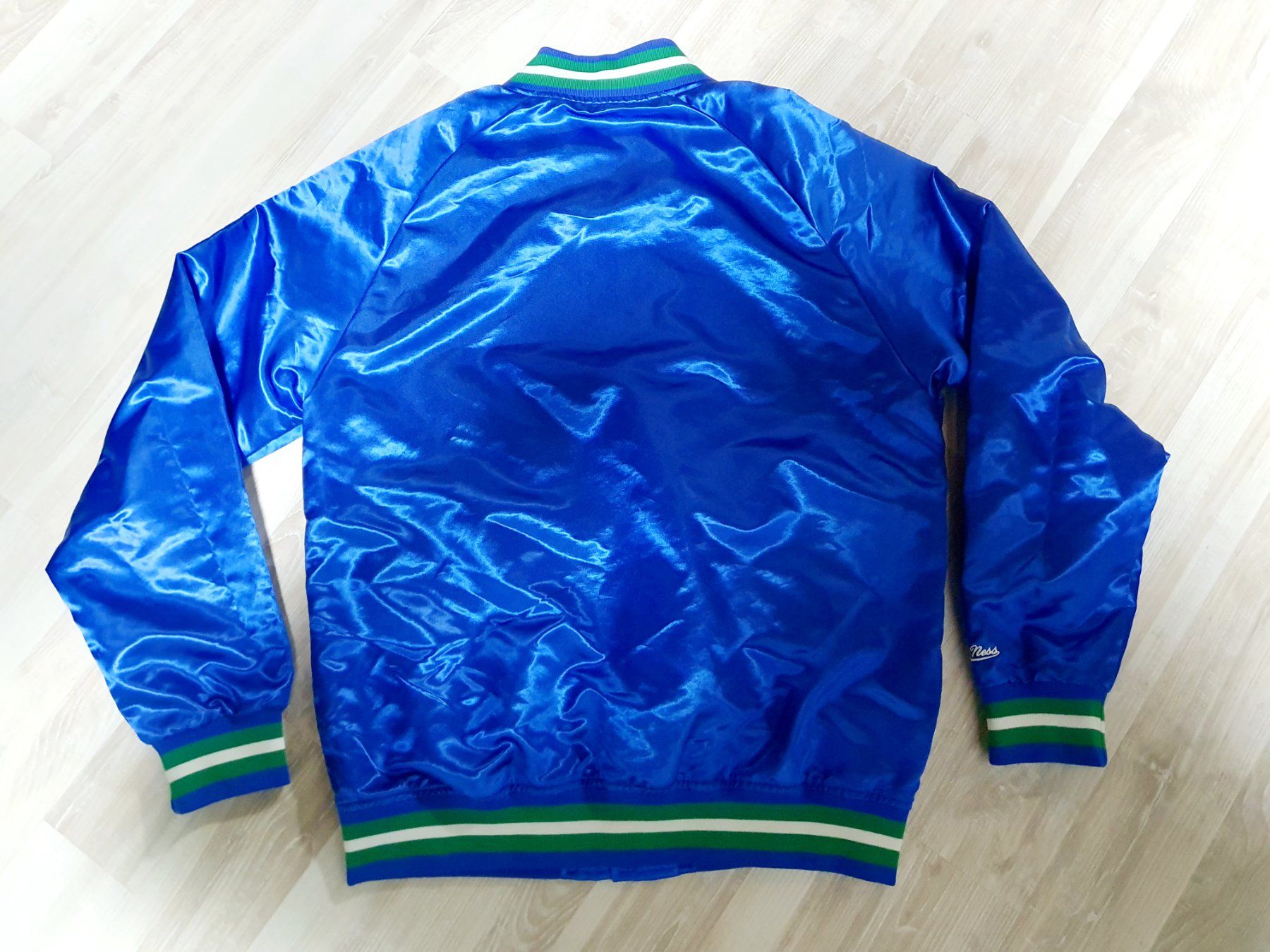 Mitchell & Ness Giacche: NBA JACKE WOLVES MITCHELL NESS GRÖSSE M – Nuovo (secondo la descrizione) da St. Gallen venduto da CaliSunshine 1