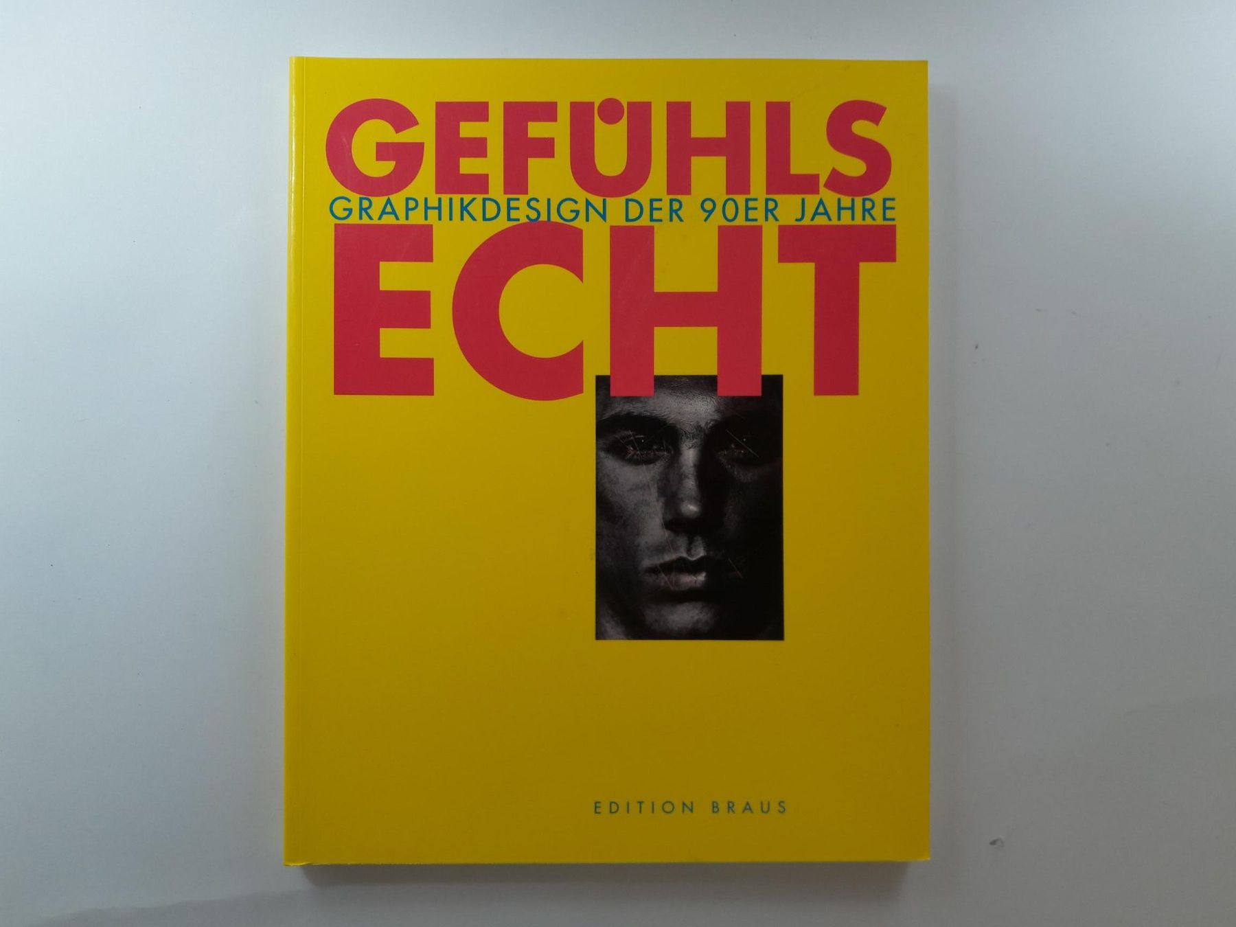 Bücher: Buch - Gefühls Echt - Graphikdesign der 90er Jahre – Gebraucht aus Männedorf von Bel-view