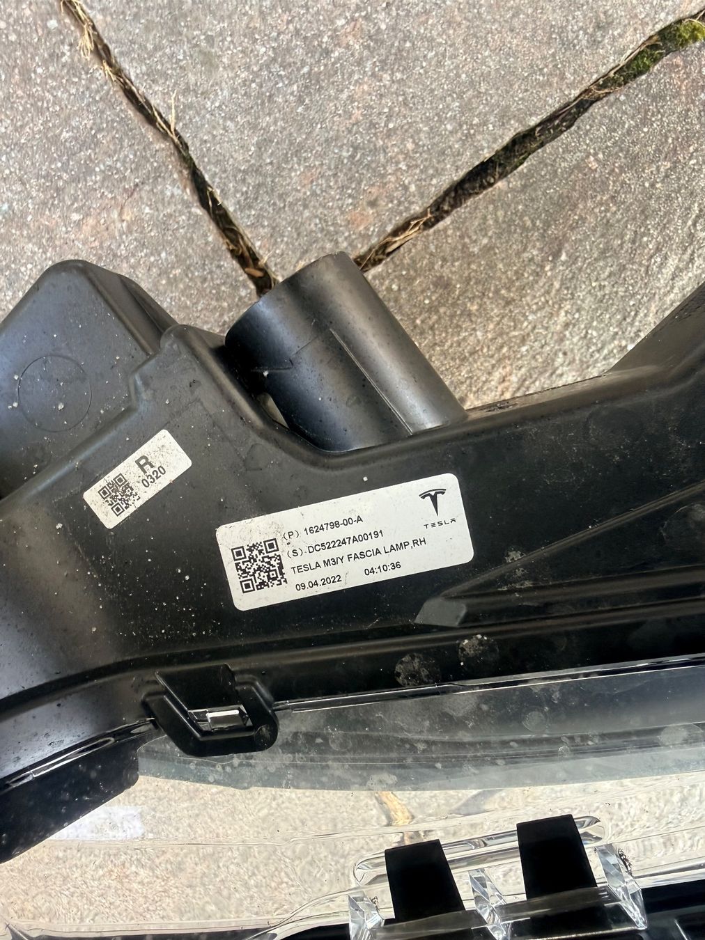 Tesla Tutti pezzi di ricambio auto: Tesla Model Y Performance Frontspoiler - wie neu! – Usato da Kölliken venduto da Flue68 2