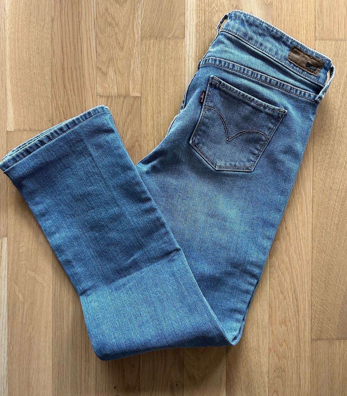 Levi's Jeans: Levi Strauss Damen Jeans – Gebraucht aus Steffisburg von Maratsch
