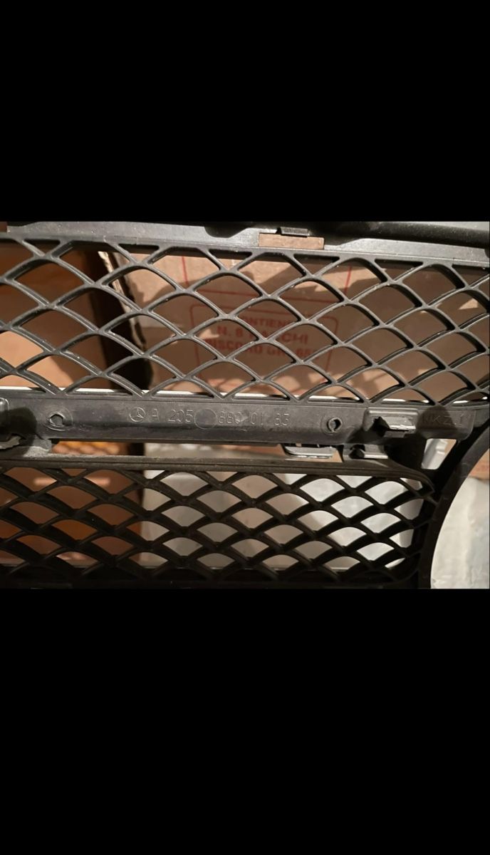 Mercedes-Benz Alle Autoersatzteile: Mercedes W205 Original Grill – Gebraucht aus Rümlang von  3