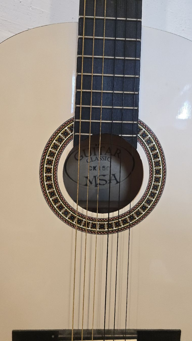 Strumenti musicali: Schöne weisse Gitarre CK150 MSA – Usato da Buchberg venduto da MaddieF 2
