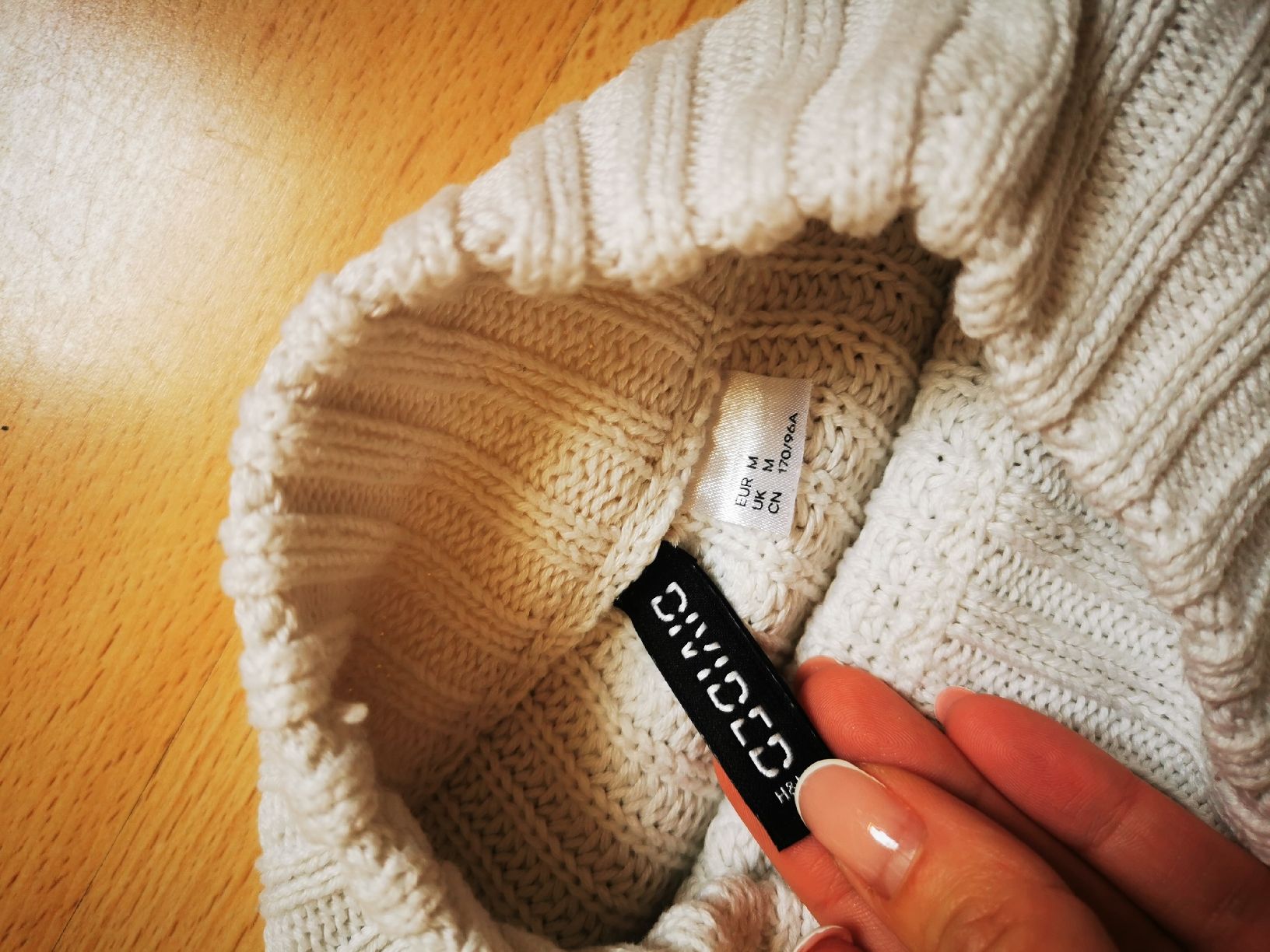 H&M Pullover & Sweatshirts: Strickpullover cremefarben Gr. M H&M Divided Herbst/Winter – Neu (gemäss Beschreibung) aus Balsthal von Leila_Luna 1